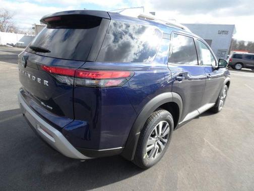 2025 Nissan Pathfinder SL 4WD