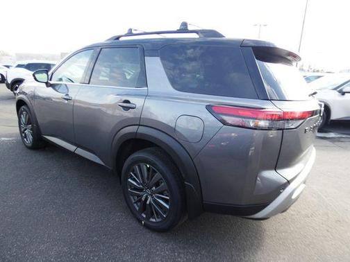 2025 Nissan Pathfinder SL 4WD