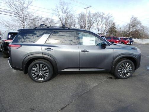 2025 Nissan Pathfinder SL 4WD
