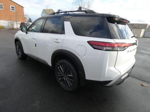 2025 Nissan Pathfinder SL 4WD
