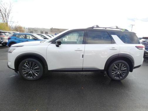 2025 Nissan Pathfinder SL 4WD