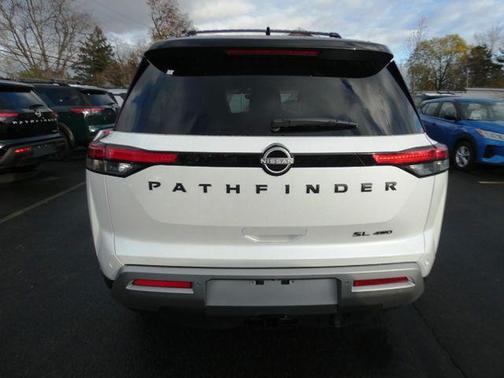 2025 Nissan Pathfinder SL 4WD