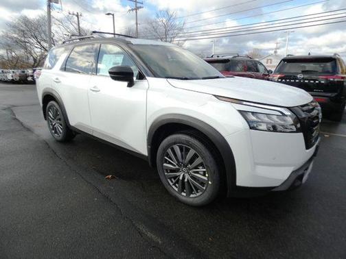 2025 Nissan Pathfinder SL 4WD