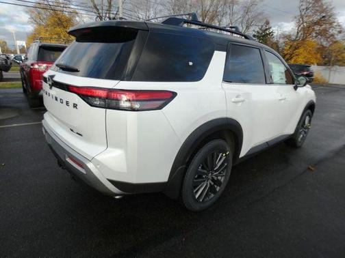 2025 Nissan Pathfinder SL 4WD