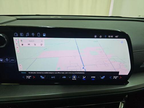 Summit White 2025 Chevrolet Traverse LT