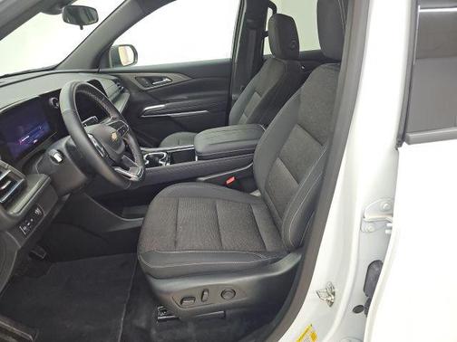 Summit White 2025 Chevrolet Traverse LT