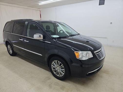 Brilliant Black Crystal Pearlcoat 2014 Chrysler Town & Country Touring-L