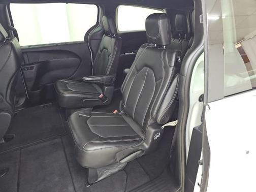 2025 Chrysler Pacifica L