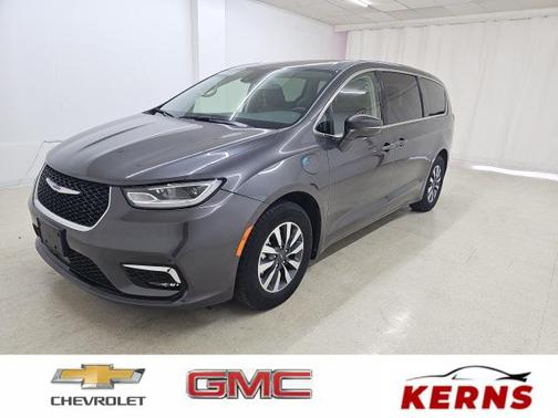 2022 Chrysler Pacifica Hybrid Touring L