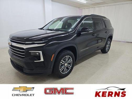 Mosaic Black Metallic 2025 Chevrolet Traverse LT