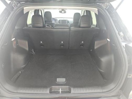 Diamond Black Crystal Pearlcoat 2021 Jeep Cherokee Latitude Lux