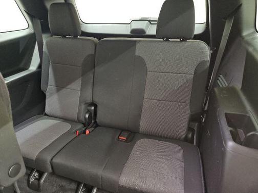 Summit White 2023 Chevrolet Traverse LT
