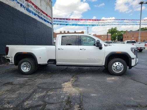 2025 GMC Sierra 3500 Denali
