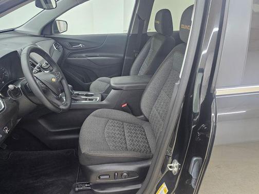 Mosaic Black Metallic 2024 Chevrolet Equinox 1LT