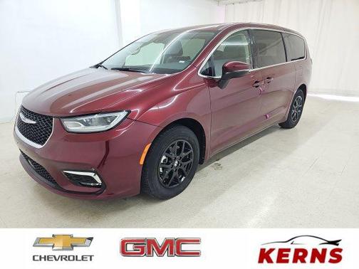 Velvet Red Pearlcoat 2023 Chrysler Pacifica Touring L