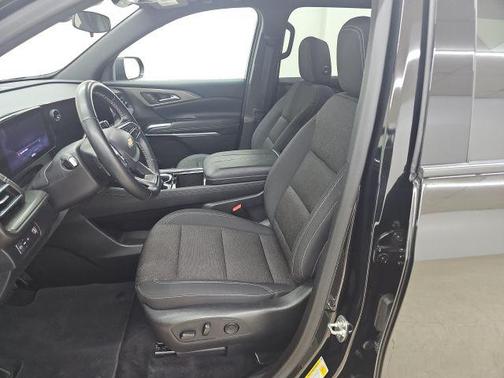 Mosaic Black Metallic 2025 Chevrolet Traverse LT