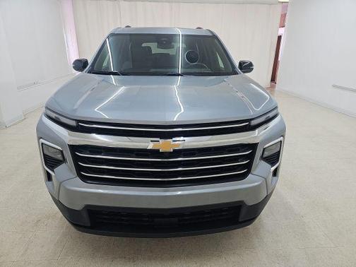 Sterling Gray Metallic 2025 Chevrolet Traverse LT