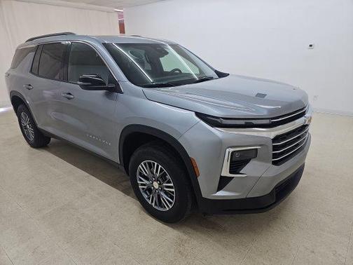 Sterling Gray Metallic 2025 Chevrolet Traverse LT