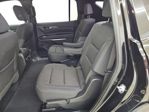 Mosaic Black Metallic 2024 Chevrolet Traverse LT