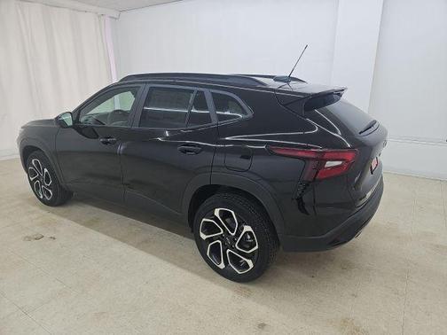 Mosaic Black Metallic 2026 Chevrolet Trax FWD 2RS