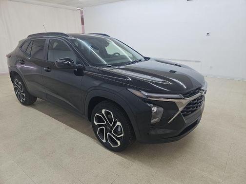 Mosaic Black Metallic 2026 Chevrolet Trax FWD 2RS