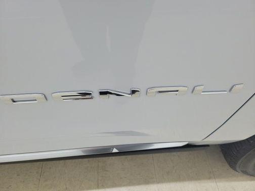 Glacier White Tricoat 2026 GMC Yukon XL Denali