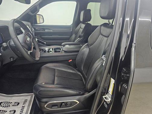 Diamond Black Crystal Pearlcoat 2024 Jeep Wagoneer Series II 4x4
