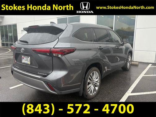 Magnetic Gray Metallic 2024 Toyota Highlander Platinum