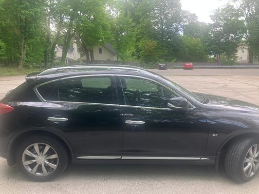 black 2016 INFINITI QX50