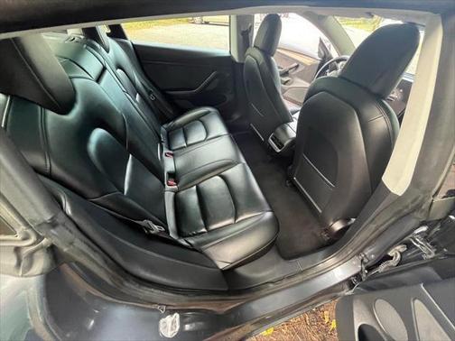 2022 Tesla Model 3 Standard Range Plus