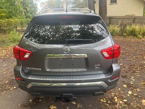 2018 Nissan Pathfinder SL