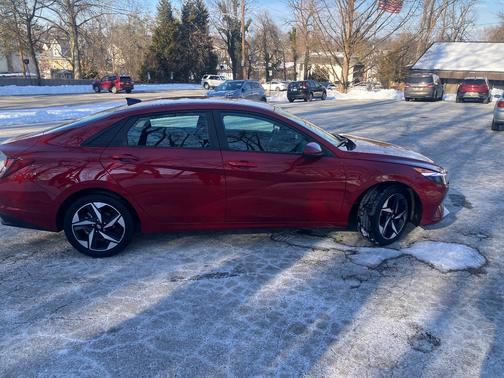 2023 Hyundai ELANTRA SEL