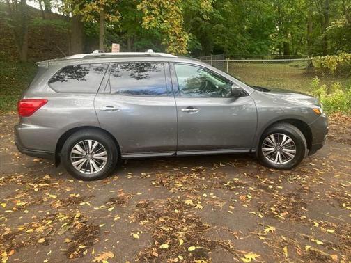 2018 Nissan Pathfinder SL