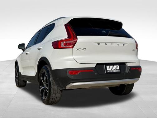 2023 Volvo XC40 B5 Plus Bright Theme