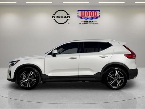 2023 Volvo XC40 B5 Plus Bright Theme