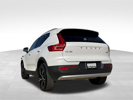 2023 Volvo XC40 B5 Plus Bright Theme