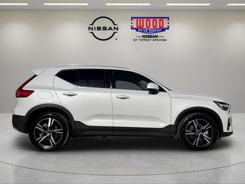 2023 Volvo XC40 B5 Plus Bright Theme