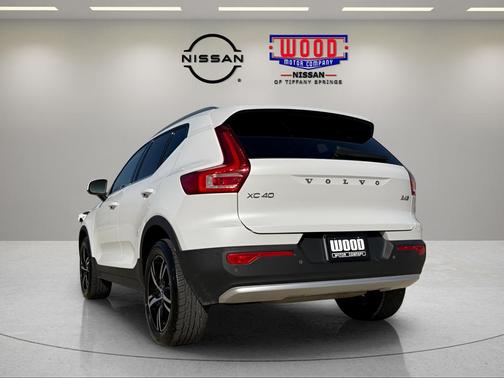 2023 Volvo XC40 B5 Plus Bright Theme