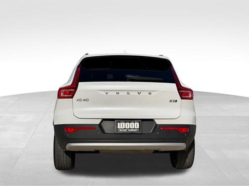 2023 Volvo XC40 B5 Plus Bright Theme