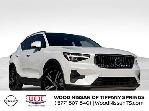 2023 Volvo XC40 B5 Plus Bright Theme