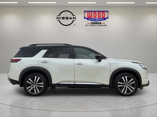 White 2024 Nissan Pathfinder Platinum