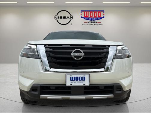 White 2024 Nissan Pathfinder Platinum