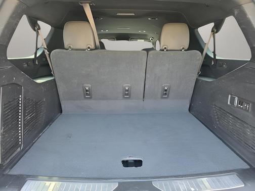 Summit White 2023 Chevrolet Suburban Premier