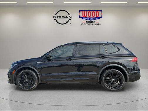 Deep Black Pearl Effect 2022 Volkswagen Tiguan 2.0T SE R-Line Black