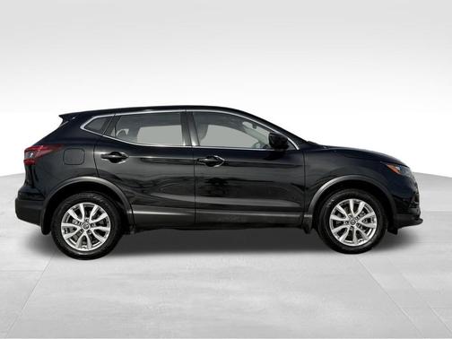 2022 Nissan Rogue Sport S