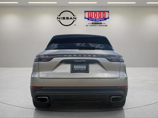 Palladium Metallic 2019 Porsche Cayenne Base