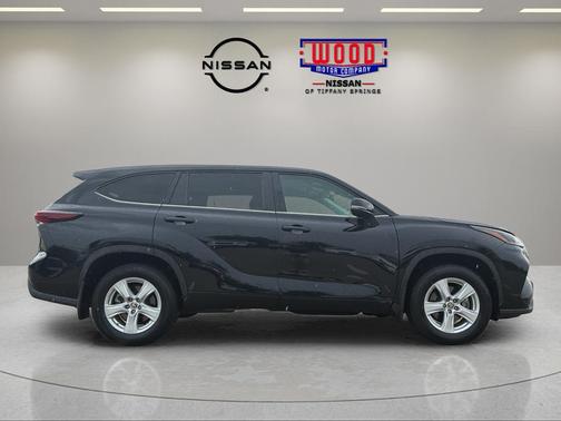 Midnight Black Metallic 2024 Toyota Highlander LE