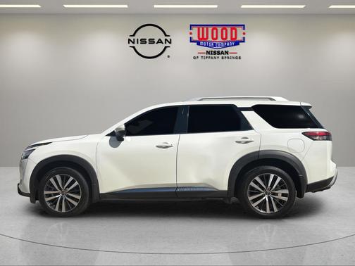 White 2022 Nissan Pathfinder Platinum