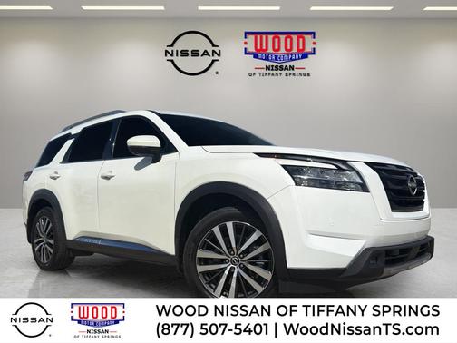 White 2022 Nissan Pathfinder Platinum