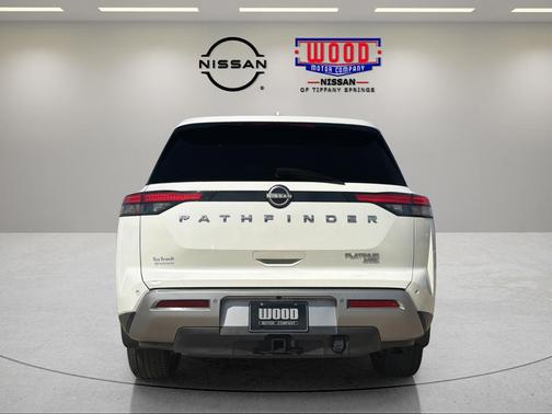 White 2022 Nissan Pathfinder Platinum